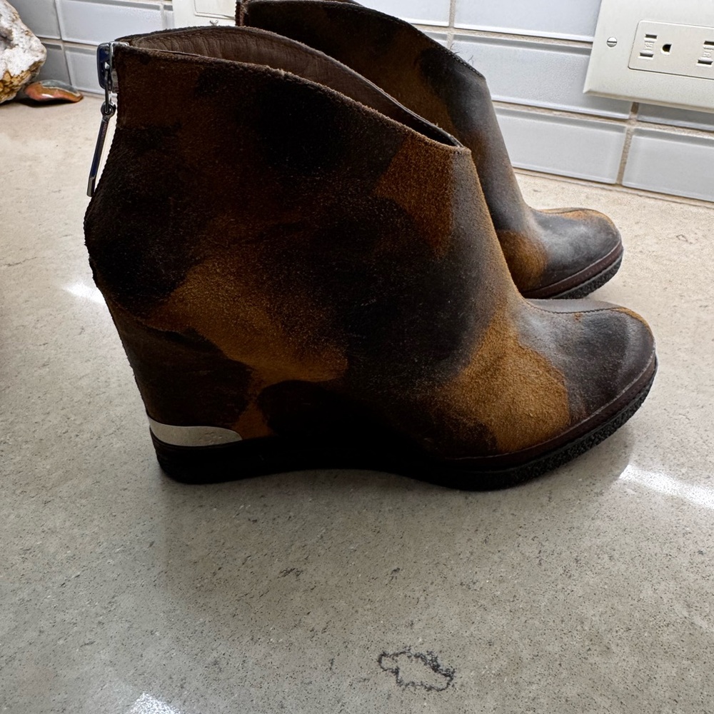 Donald J. Pliner Two-Tone Brown Ankle Boots